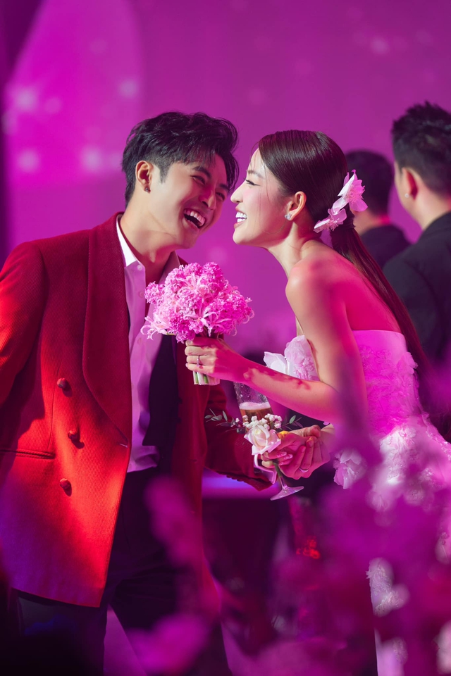 Sao Việt quẩy sung ở tiệc Puka - Gin Tuấn Kiệt: Dương Lâm đu tường, Hòa Minzy lau sàn, 1 diễn viên chấn thương - Ảnh 3. Sao Việt quẩy sung ở tiệc Puka - Gin Tuấn Kiệt: Dương Lâm đu tường, Hòa Minzy lau sàn, 1 diễn viên chấn thương - Ảnh 3.