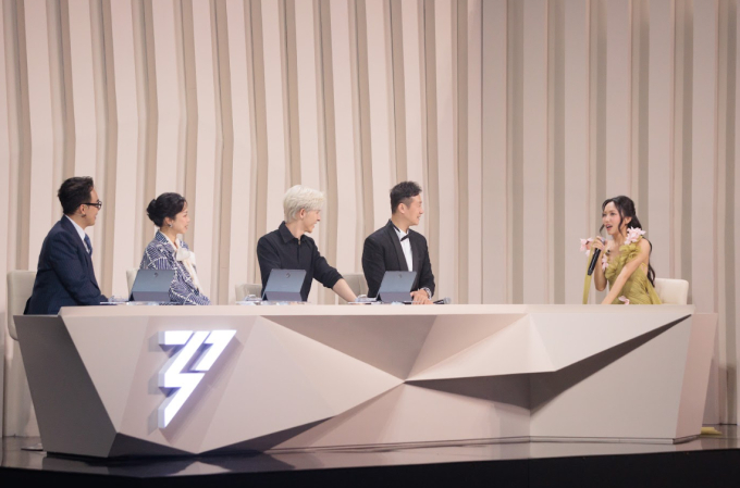 Netizen tranh cãi về 3 vị cố vấn show Đạp gió: Chưa đủ trình để đánh giá cả 30 chị đẹp - Ảnh 1. Netizen tranh cãi về 3 vị cố vấn show Đạp gió: Chưa đủ trình để đánh giá cả 30 chị đẹp - Ảnh 1.