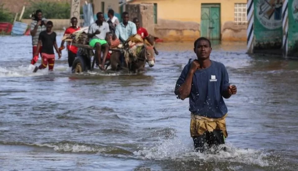Đông Phi chìm trong lũ lụt khiến 20 người thiệt mạng - Ảnh 1.