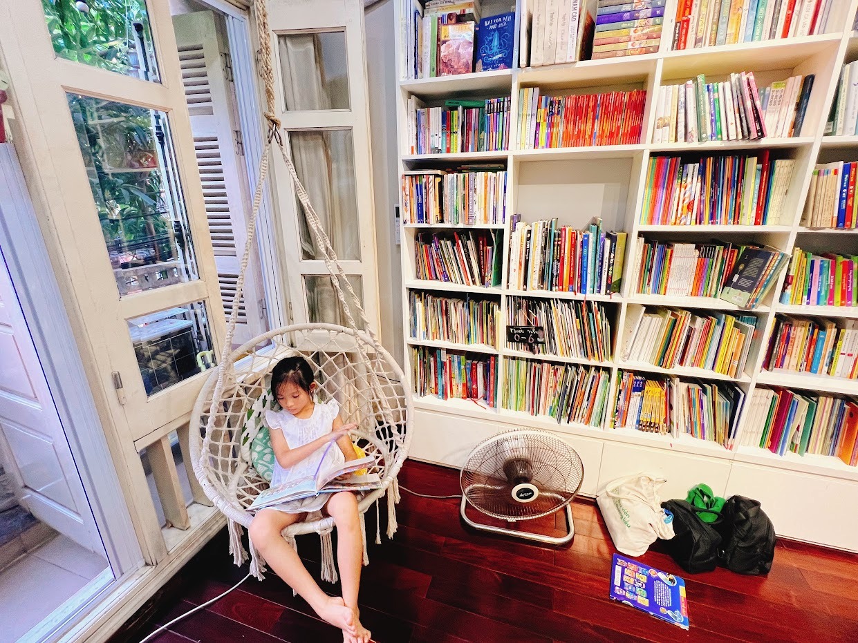 Mẹ Hà Nội chia sẻ 8 địa điểm đọc sách thân thiện với trẻ, trọn vẹn không gian riêng và gặp những người bạn trân trọng văn hóa đọc - Ảnh 2.