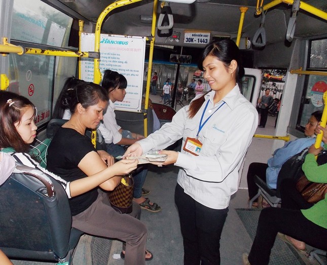 24 tuyến buýt Hà Nội sẽ thanh toán bằng vé điện tử - Ảnh 1.