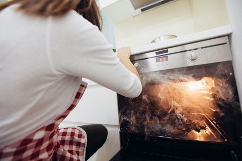 7 điều cần làm ngay khi vào bếp nấu ăn để đảm bảo an toàn - Ảnh 2.