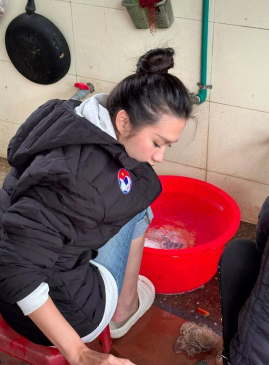 Tiểu thư H&agrave; Nội ở phố sang chảnh về qu&ecirc; chồng tương lai xung phong l&agrave;m 1 việc, phụ huynh nh&igrave;n thấy chấm 10 điểm!! - Ảnh 3.