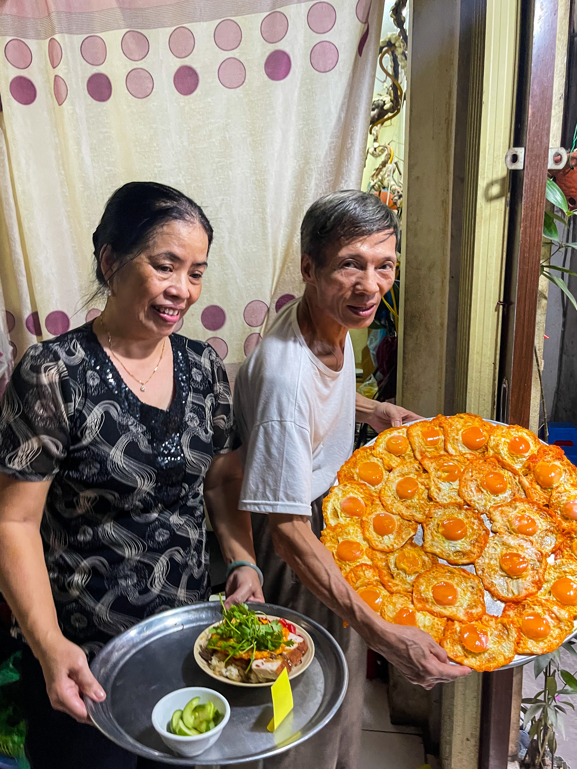 Cặp vợ chồng U70 bán món xôi thịt độc nhất ở Hà Nội - Ảnh 6.