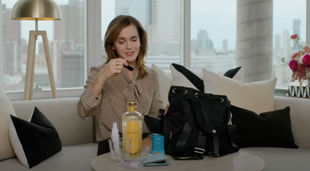 Dù có là triệu phú, Emma Watson vẫn mê xài mỹ phẩm bình dân: Son dưỡng 14 đô, kem chống nắng chưa đến 500.000đ - Ảnh 14.
