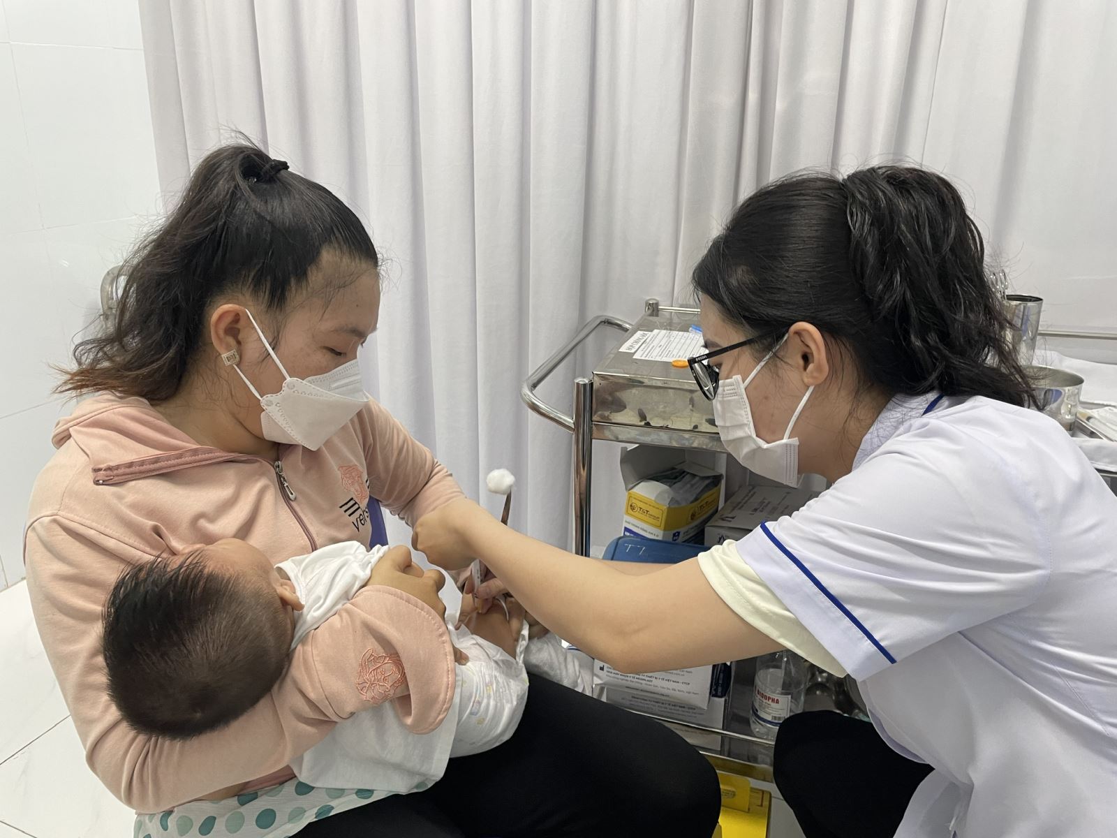 TP Hồ Chí Minh: Trên 30.000 trẻ dưới 2 tuổi chưa được tiêm chủng đầy đủ, nguy cơ xuất hiện nhiều dịch bệnh - Ảnh 1.