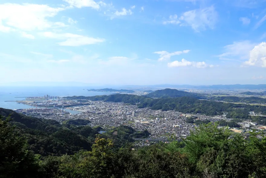 Tặng tiền cho cư dân chuyển đến sinh sống, thị trấn ở Nhật Bản vẫn gặp áp lực dân số - Ảnh 3.