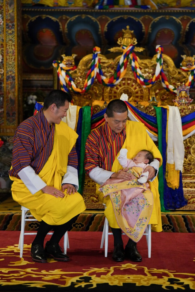 Hoàng gia Bhutan &quot;gây sốt&quot; khi công bố tên con gái, bức ảnh đầu đời của tiểu công chúa nhận &quot;bão like&quot; trên mạng- Ảnh 10.