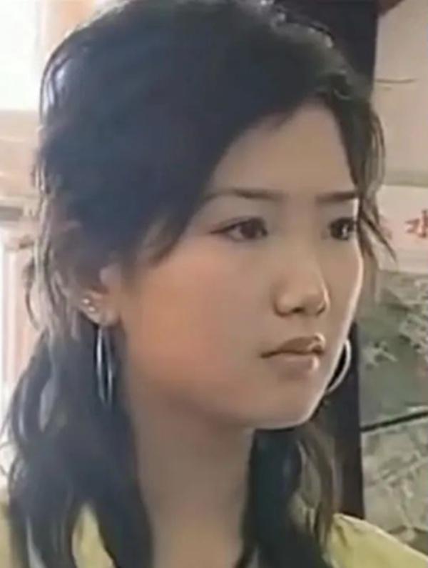 Một sao nữ xinh như &quot;tiên tử&quot; ở sự kiện, nhưng netizen chỉ đổ xô zoom cận 1 chi tiết bất thường trên gương mặt - Ảnh 5.