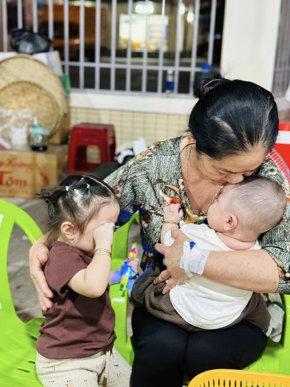 Lê Dương Bảo Lâm bật khóc nức nở: &quot;Cảm giác khủng khiếp nhất là 2 vợ chồng dẫn mẹ đi chọn huyệt mộ&quot;- Ảnh 4.