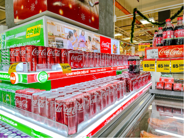 Muôn kiểu sắc thái cảm nhận về bao bì Tết 2024 của Coca-Cola - Ảnh 3. Muôn kiểu sắc thái cảm nhận về bao bì Tết 2024 của Coca-Cola - Ảnh 3.