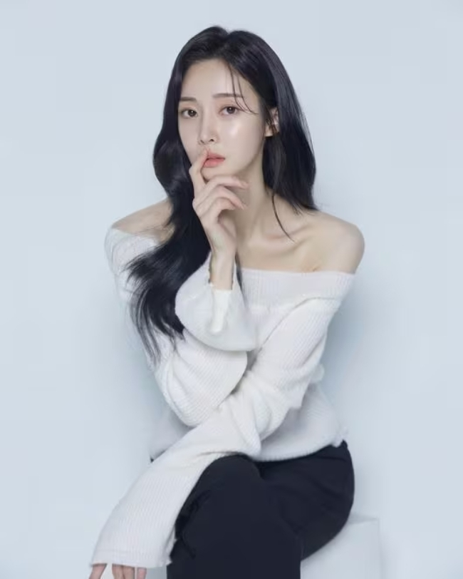 Tình mới của cựu thành viên T-ara lộ profile giữa ồn ào ngoại tình: Biên kịch phim của Han Hyo Joo, dính nghi vấn “chống lưng” cho bạn gái - Ảnh 8.