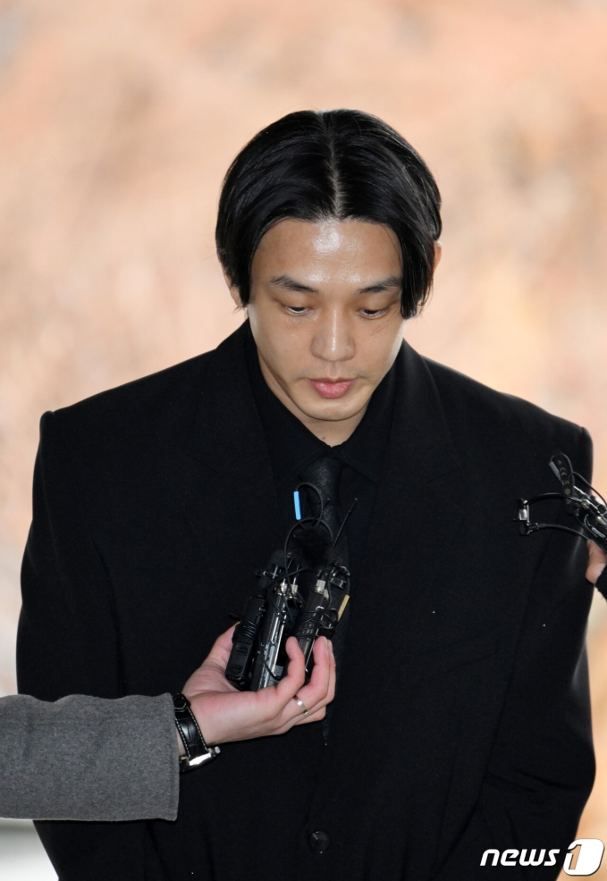 Yoo Ah In trình diện trong phiên tòa đầu tiên cùng bạn trai tin đồn, trả lời ra sao trước cáo buộc sử dụng chất cấm 181 lần? - Ảnh 3.