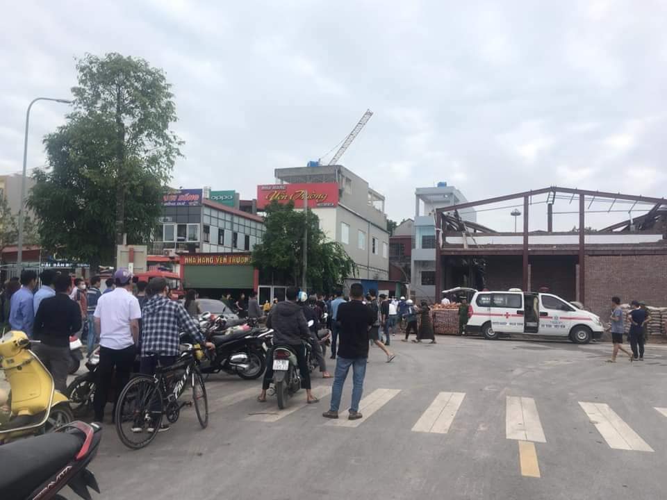Thái Bình: Sập mái nhà đang xây khiến ít nhất 1 người tử vong, nhiều người trong đống đổ nát- Ảnh 2.