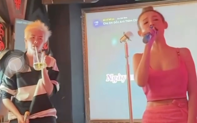 Huyền Baby hát karaoke khoe giọng hát thật, Hà Kino song ca bên cạnh như 