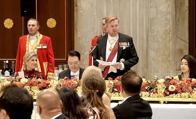 Hoàng gia châu Âu mở quốc yến tiếp vợ chồng Tổng thống Hàn Quốc, phu nhân Kim Keon-hee và Hoàng hậu Máxima gây chú ý - Ảnh 6.