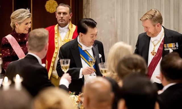 Hoàng gia châu Âu mở quốc yến tiếp vợ chồng Tổng thống Hàn Quốc, phu nhân Kim Keon-hee và Hoàng hậu Máxima gây chú ý - Ảnh 5.