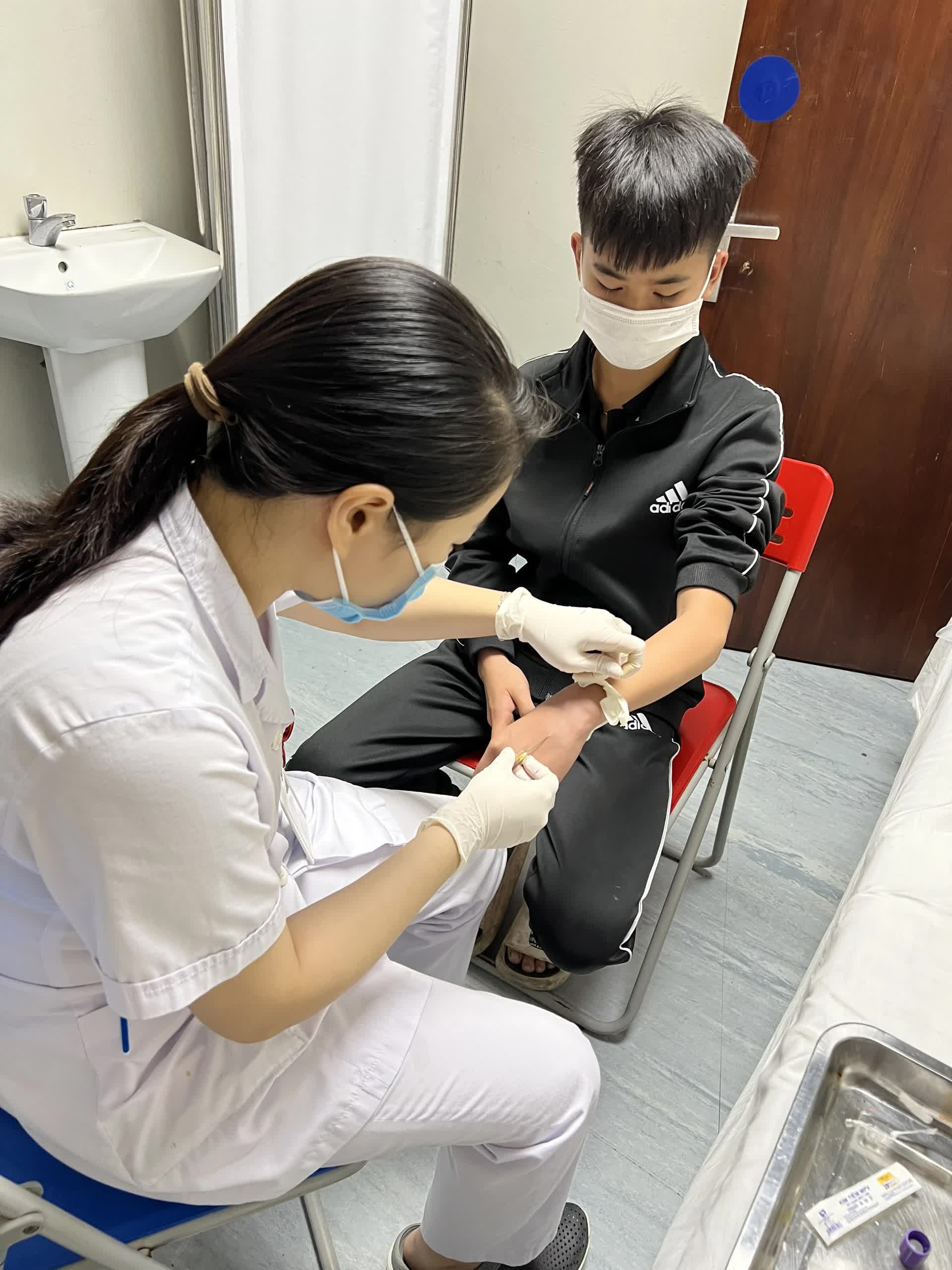 "Thuốc đúng cho em" nhận giải Ý tưởng vì cộng đồng tại Human Act Prize 2023: Hướng tới nền y học dự phòng bền vững cho người Việt - Ảnh 2. "Thuốc đúng cho em" nhận giải Ý tưởng vì cộng đồng tại Human Act Prize 2023: Hướng tới nền y học dự phòng bền vững cho người Việt - Ảnh 2.