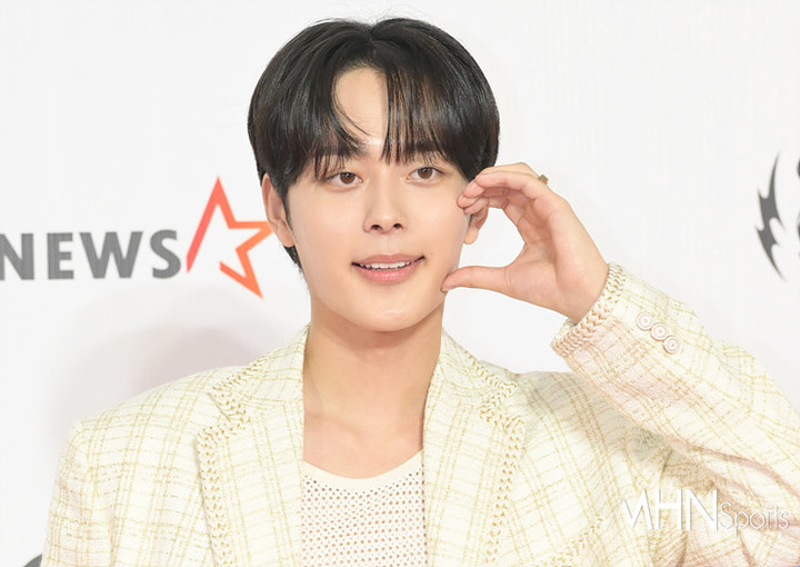 Siêu thảm đỏ AAA 2023: Jang Won Young chấp camera thường, nam thần gen 2 Jae Joong - Suho so đọ visual cực gắt- Ảnh 39. Siêu thảm đỏ AAA 2023: Jang Won Young chấp camera thường, nam thần gen 2 Jae Joong - Suho so đọ visual cực gắt- Ảnh 39.