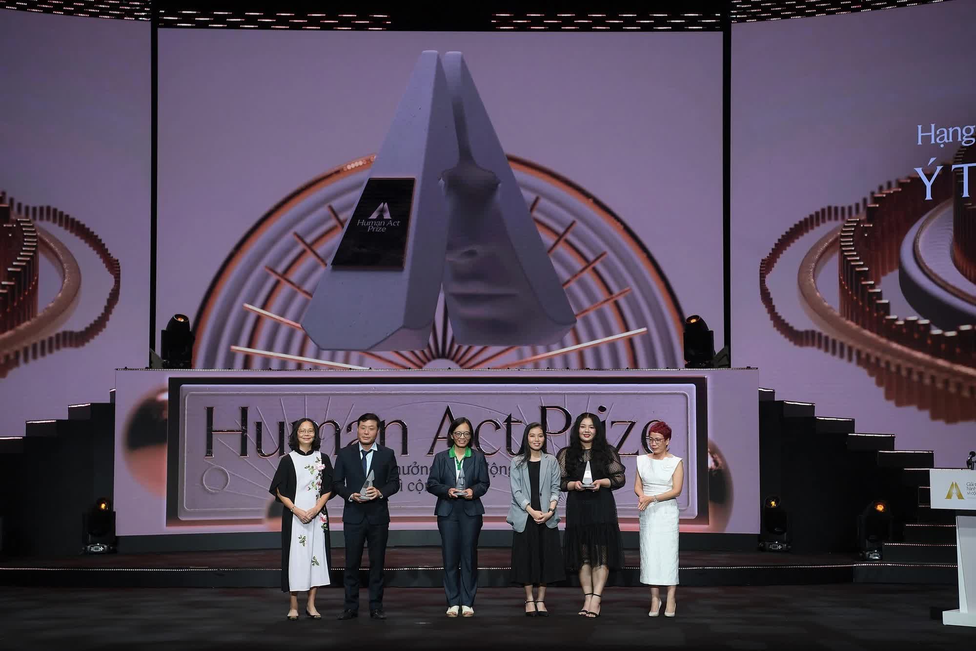 "Thuốc đúng cho em" nhận giải Ý tưởng vì cộng đồng tại Human Act Prize 2023: Hướng tới nền y học dự phòng bền vững cho người Việt - Ảnh 1. "Thuốc đúng cho em" nhận giải Ý tưởng vì cộng đồng tại Human Act Prize 2023: Hướng tới nền y học dự phòng bền vững cho người Việt - Ảnh 1.