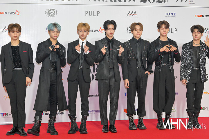 Siêu thảm đỏ AAA 2023: Jang Won Young chấp camera thường, nam thần gen 2 Jae Joong - Suho so đọ visual cực gắt- Ảnh 41. Siêu thảm đỏ AAA 2023: Jang Won Young chấp camera thường, nam thần gen 2 Jae Joong - Suho so đọ visual cực gắt- Ảnh 41.