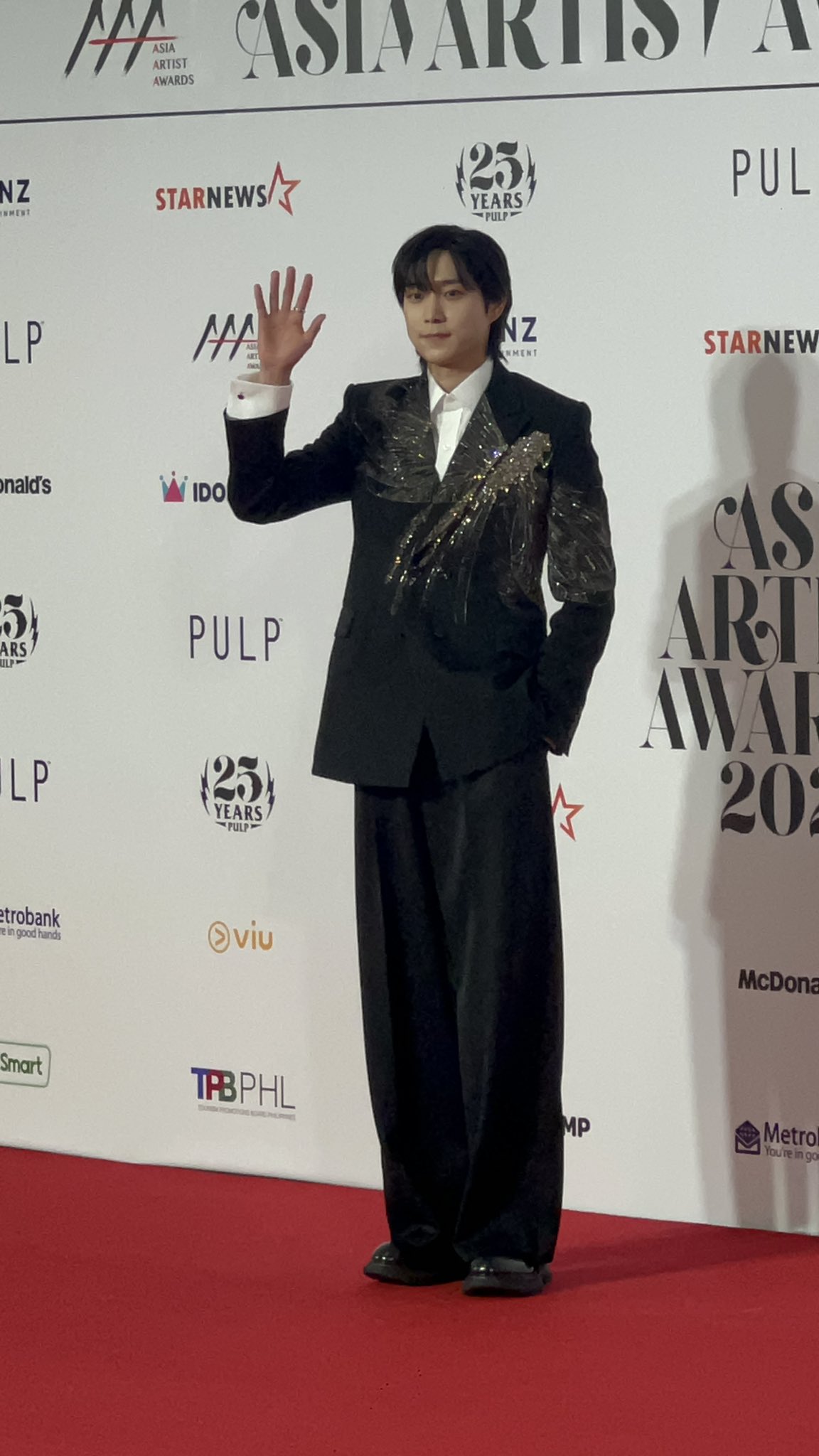 Siêu thảm đỏ AAA 2023: Jang Won Young chấp camera thường, nam thần gen 2 Jae Joong - Suho so đọ visual cực gắt- Ảnh 12. Siêu thảm đỏ AAA 2023: Jang Won Young chấp camera thường, nam thần gen 2 Jae Joong - Suho so đọ visual cực gắt- Ảnh 12.
