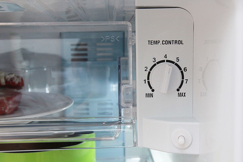 Trong tủ lạnh có một nút nhỏ mà người dùng nên điều chỉnh vào mùa đông: Giúp tiết kiệm &quot;cơ số&quot; tiền điện - Ảnh 2.