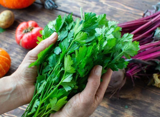 ‘Soi’ danh sách 18 loại rau tốt nhất thế giới được CDC Mỹ công nhận: Loại đứng đầu mọc hoang đầy Việt Nam - Ảnh 12.