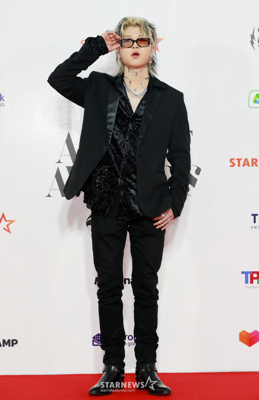Siêu thảm đỏ AAA 2023: Jang Won Young chấp camera thường, nam thần gen 2 Jae Joong - Suho so đọ visual cực gắt- Ảnh 46. Siêu thảm đỏ AAA 2023: Jang Won Young chấp camera thường, nam thần gen 2 Jae Joong - Suho so đọ visual cực gắt- Ảnh 46.
