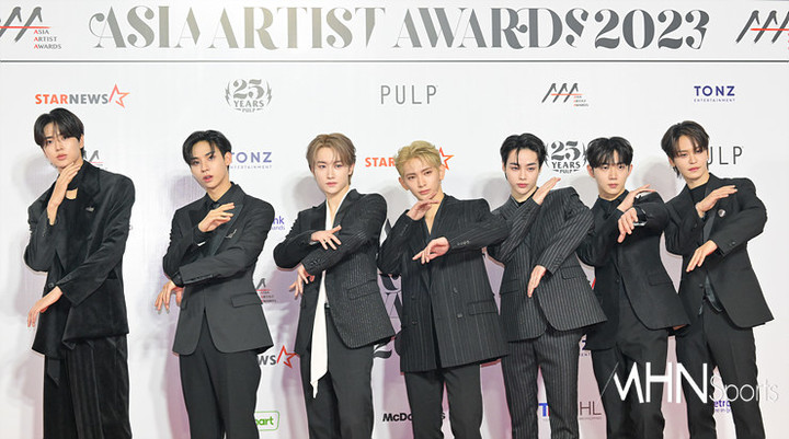 Siêu thảm đỏ AAA 2023: Jang Won Young chấp camera thường, nam thần gen 2 Jae Joong - Suho so đọ visual cực gắt- Ảnh 29. Siêu thảm đỏ AAA 2023: Jang Won Young chấp camera thường, nam thần gen 2 Jae Joong - Suho so đọ visual cực gắt- Ảnh 29.
