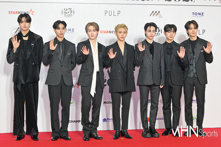 Siêu thảm đỏ AAA 2023: Jang Won Young chấp camera thường, nam thần gen 2 Jae Joong - Suho so đọ visual cực gắt- Ảnh 28. Siêu thảm đỏ AAA 2023: Jang Won Young chấp camera thường, nam thần gen 2 Jae Joong - Suho so đọ visual cực gắt- Ảnh 28.