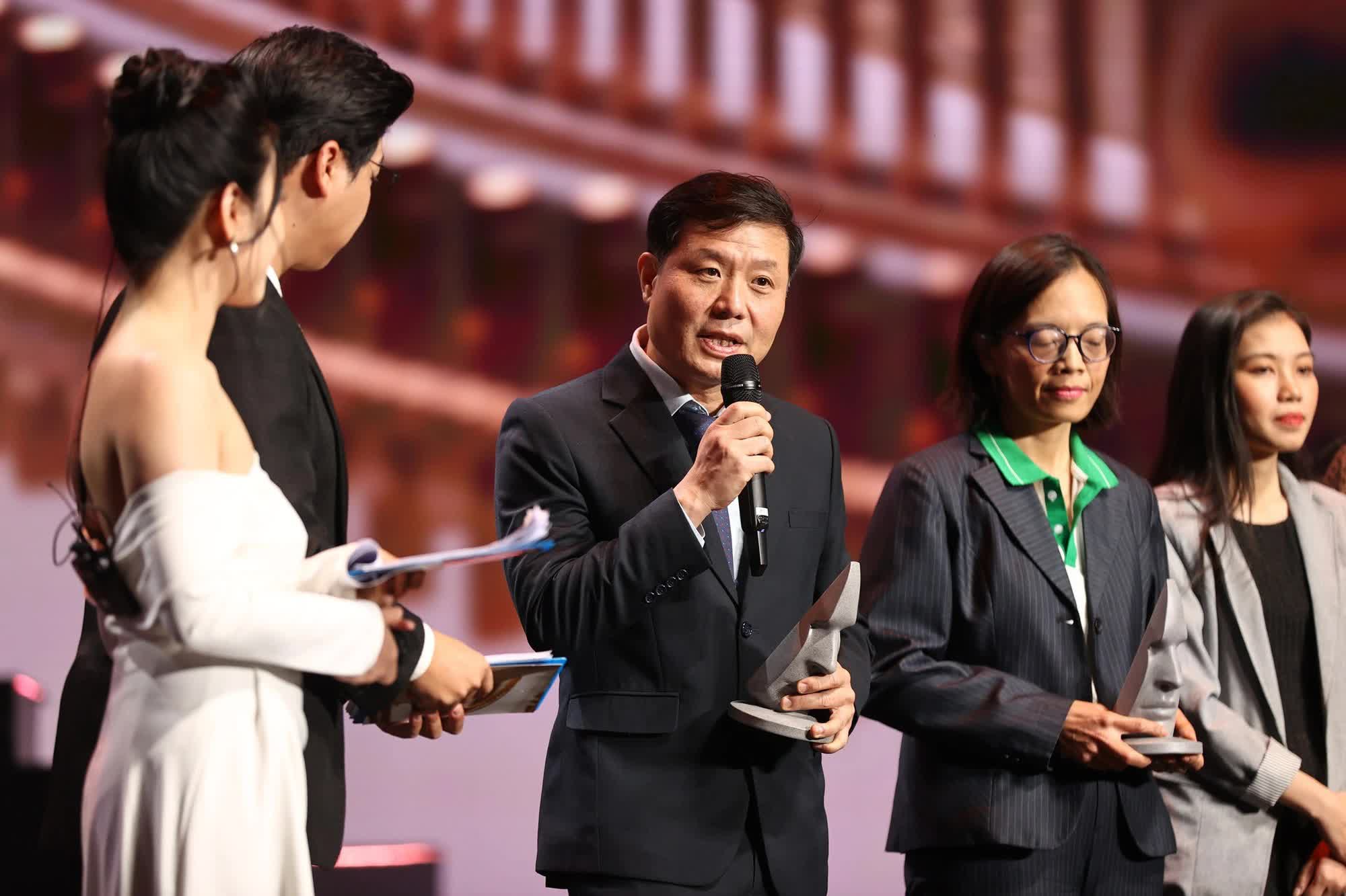 "Thuốc đúng cho em" nhận giải Ý tưởng vì cộng đồng tại Human Act Prize 2023: Hướng tới nền y học dự phòng bền vững cho người Việt - Ảnh 3. "Thuốc đúng cho em" nhận giải Ý tưởng vì cộng đồng tại Human Act Prize 2023: Hướng tới nền y học dự phòng bền vững cho người Việt - Ảnh 3.