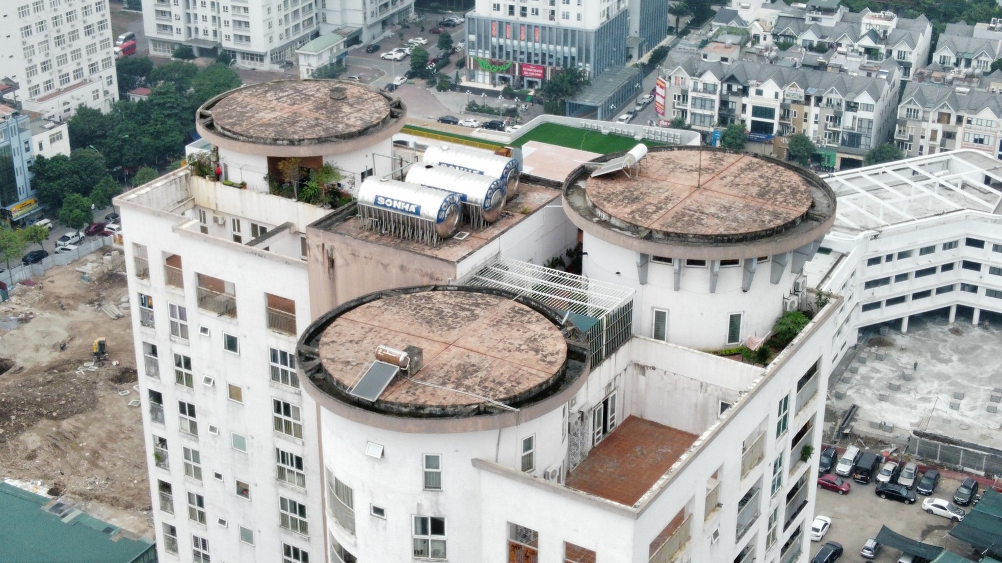 Hà Nội lên tiếng việc chậm xử lý chung cư biến tầng kỹ thuật thành căn hộ và văn phòng - Ảnh 7. Hà Nội lên tiếng việc chậm xử lý chung cư biến tầng kỹ thuật thành căn hộ và văn phòng - Ảnh 7.
