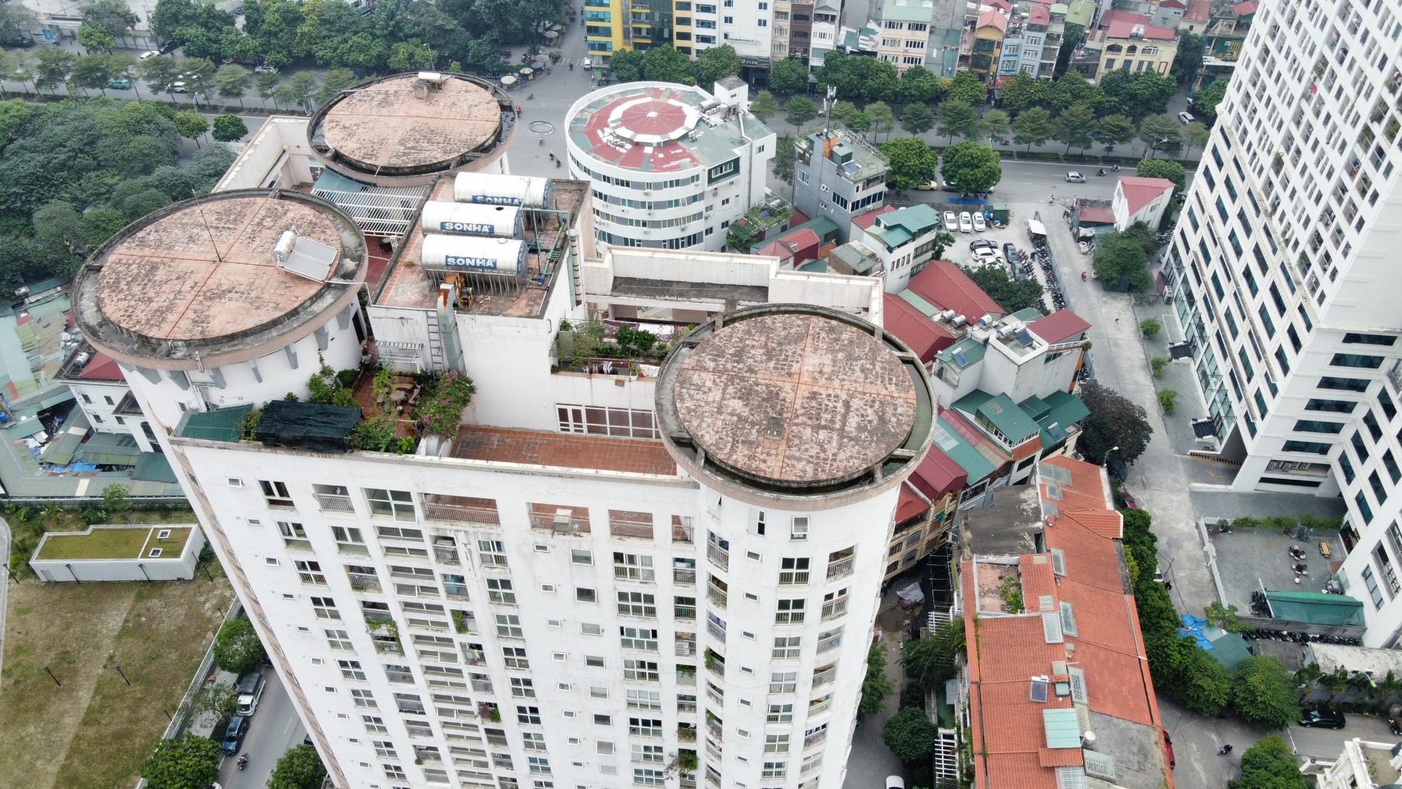 Hà Nội lên tiếng việc chậm xử lý chung cư biến tầng kỹ thuật thành căn hộ và văn phòng - Ảnh 13. Hà Nội lên tiếng việc chậm xử lý chung cư biến tầng kỹ thuật thành căn hộ và văn phòng - Ảnh 13.