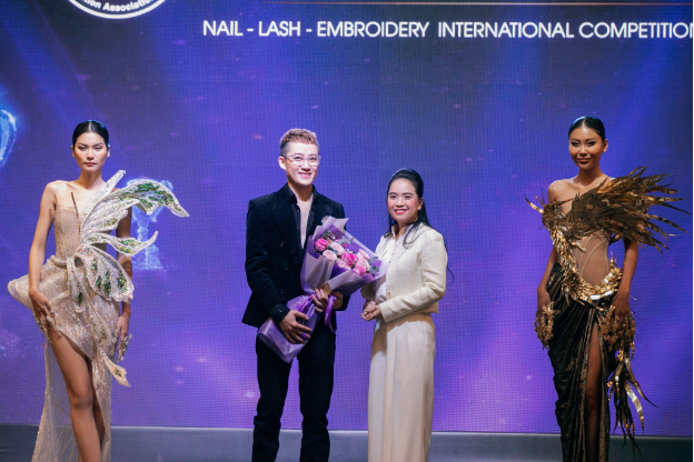 NTK Nguyễn Tiến Truyển và Kelly Pang Nail trình diễn BST tại INCA Vietnam 2023 - Ảnh 5.