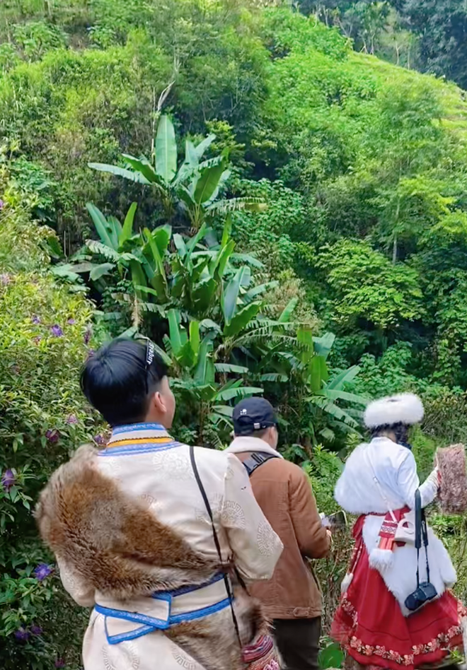 Mặc cổ phục Việt dạo phố: trào lưu mới của giới trẻ đặc biệt như thế nào khiến ai cũng trầm trồ khi nhìn thấy? - Ảnh 3.