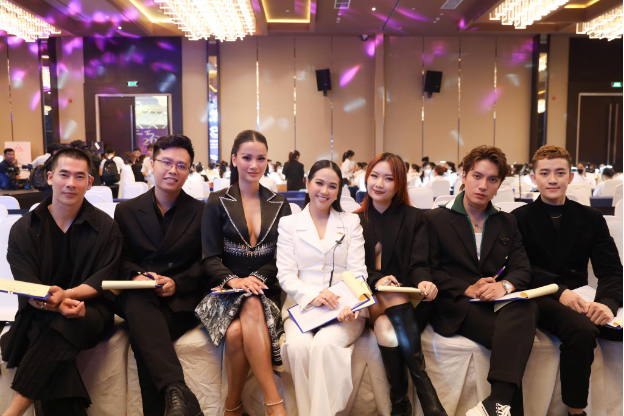 NTK Nguyễn Tiến Truyển và Kelly Pang Nail trình diễn BST tại INCA Vietnam 2023 - Ảnh 6.