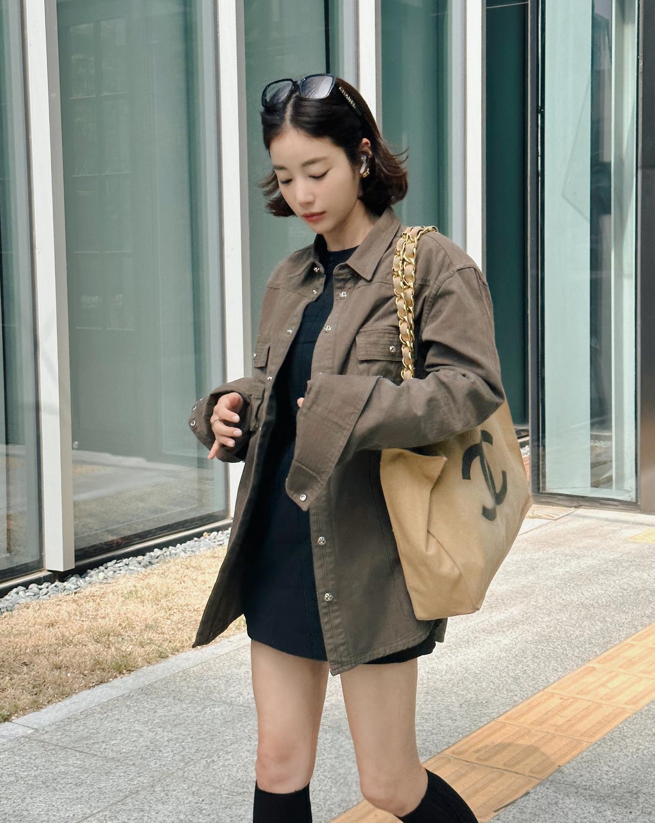 Fashionista Hàn Quốc có phong cách siêu trẻ trung ở tuổi 40, ngắm là muốn học theo - Ảnh 8.