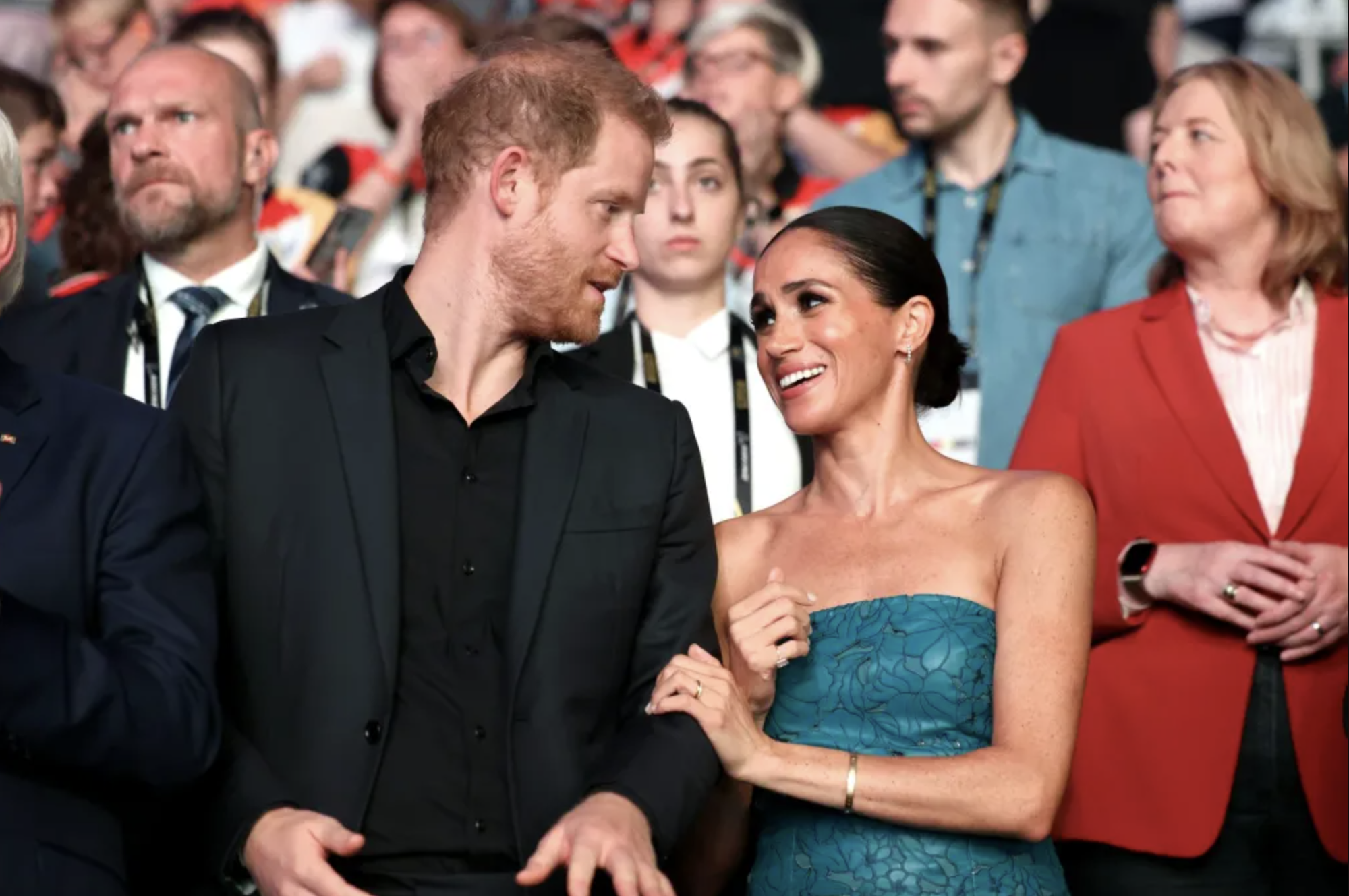 Bị Hollywood chán ngấy, vợ chồng Harry - Meghan đối mặt với sự thay đổi lớn trong năm 2024 - Ảnh 1. Bị Hollywood chán ngấy, vợ chồng Harry - Meghan đối mặt với sự thay đổi lớn trong năm 2024 - Ảnh 1.
