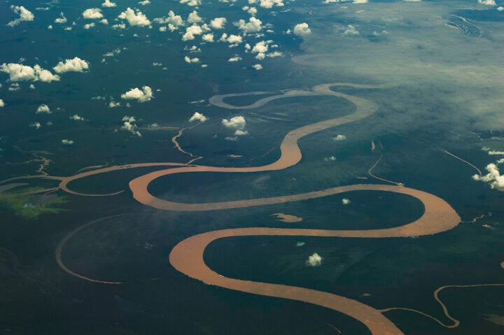 Sông Amazon lớn, dài nhất thế giới nhưng lại không có cây cầu nào bắc qua - Ảnh 1.