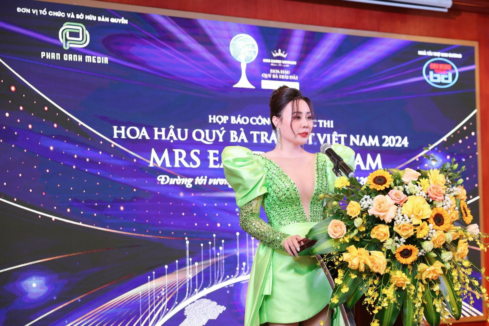 “Vợ chồng” Hoa hậu Phan Kim Oanh - Quang Tèo chấm thi Mrs Earth Vietnam 2024- Ảnh 2.