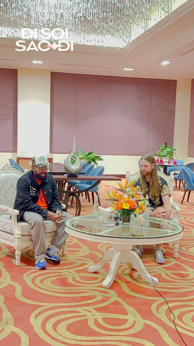 Phỏng vấn Maroon 5: "Diễn ở Phú Quốc thú vị như hồi chúng tôi diễn ở Kim Tự Tháp vậy!" - Ảnh 1. Phỏng vấn Maroon 5: "Diễn ở Phú Quốc thú vị như hồi chúng tôi diễn ở Kim Tự Tháp vậy!" - Ảnh 1.
