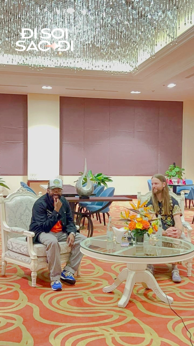Phỏng vấn Maroon 5: "Diễn ở Phú Quốc thú vị như hồi chúng tôi diễn ở Kim Tự Tháp vậy!" - Ảnh 2. Phỏng vấn Maroon 5: "Diễn ở Phú Quốc thú vị như hồi chúng tôi diễn ở Kim Tự Tháp vậy!" - Ảnh 2.
