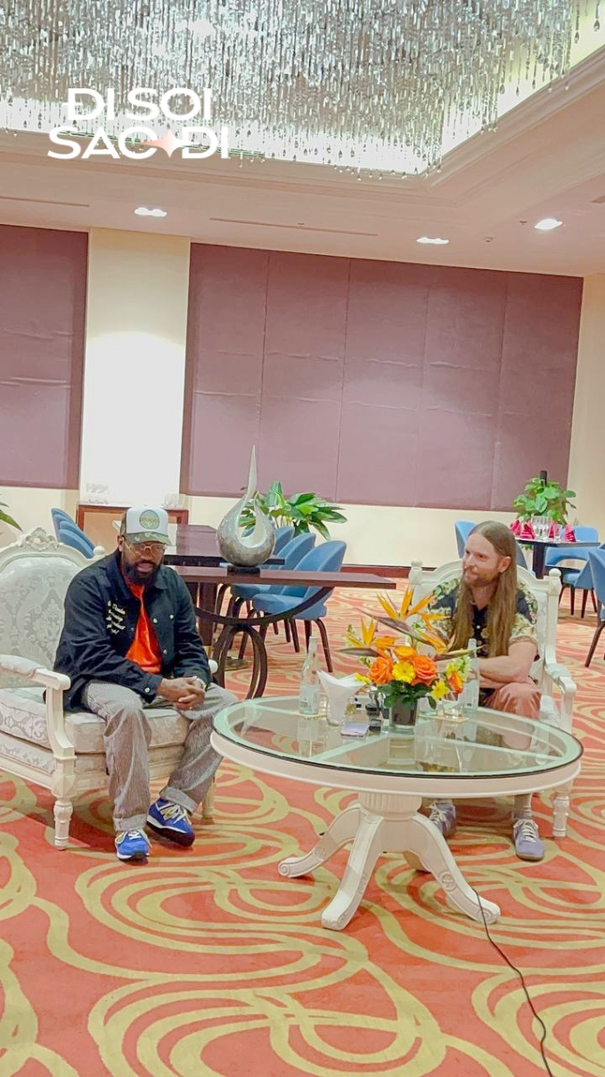 Phỏng vấn Maroon 5: "Diễn ở Phú Quốc thú vị như hồi chúng tôi diễn ở Kim Tự Tháp vậy!" - Ảnh 3. Phỏng vấn Maroon 5: "Diễn ở Phú Quốc thú vị như hồi chúng tôi diễn ở Kim Tự Tháp vậy!" - Ảnh 3.
