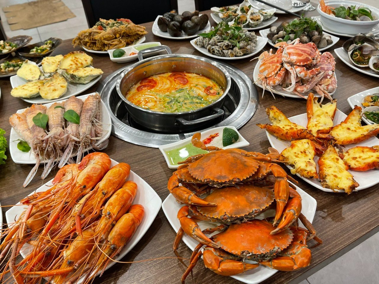 Ăn Buffet Hải Sản Ở Đâu Ngon Hà Nội? Top Nhà Hàng Hải Sản Ngon Hấp Dẫn