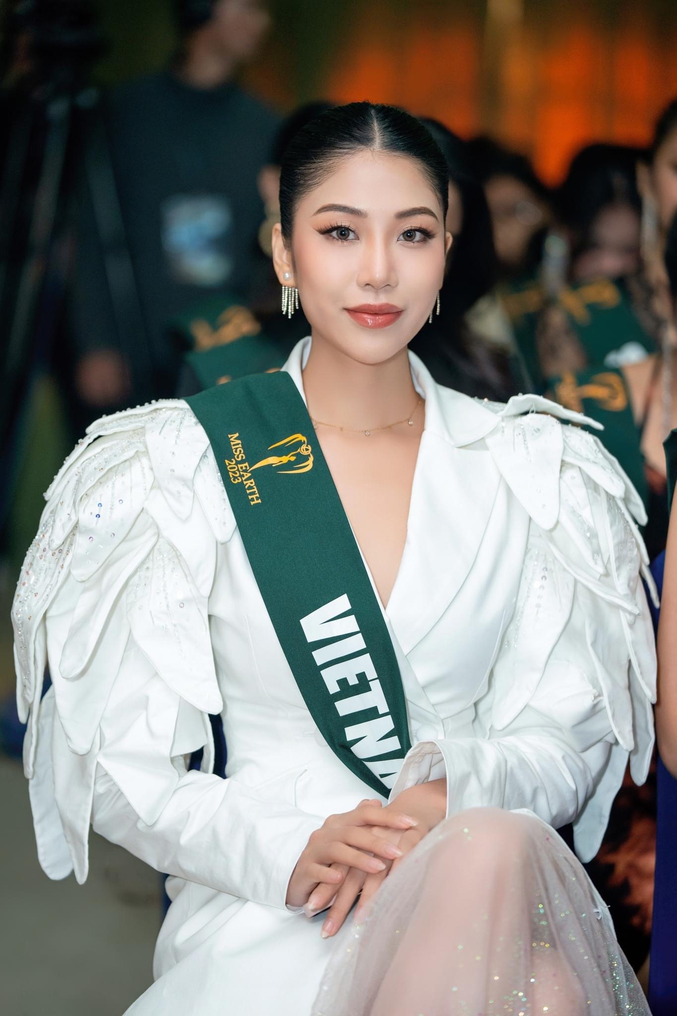 Bán kết Miss Earth 2023: Thi bikini dưới thời tiết 15 độ, trang phục đầu voi của Lan Anh bỗng viral khắp MXH- Ảnh 14.