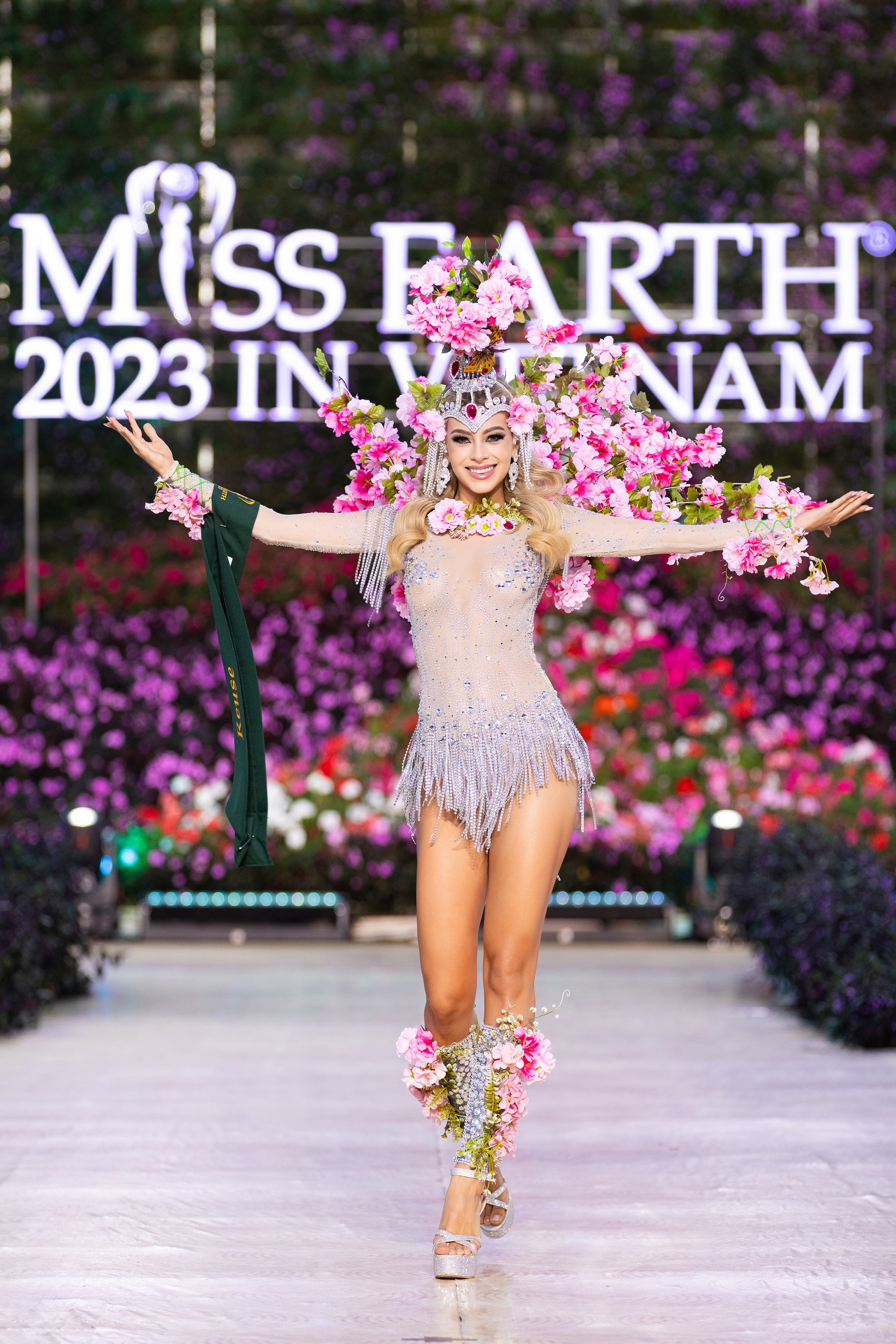 Bán kết Miss Earth 2023: Thi bikini dưới thời tiết 15 độ, trang phục đầu voi của Lan Anh bỗng viral khắp MXH- Ảnh 3.
