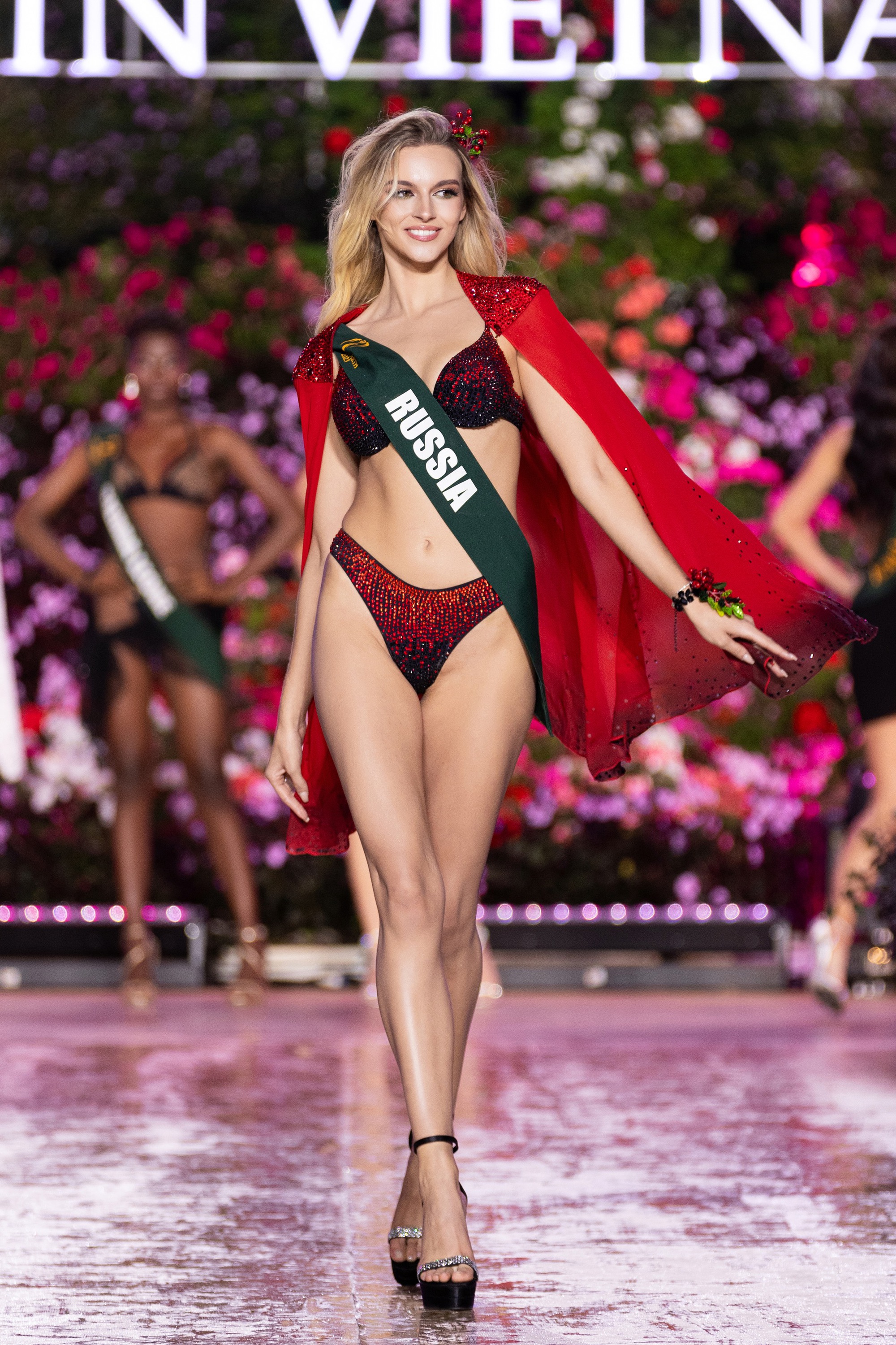 Bán kết Miss Earth 2023: Thi bikini dưới thời tiết 15 độ, trang phục đầu voi của Lan Anh bỗng viral khắp MXH- Ảnh 9.