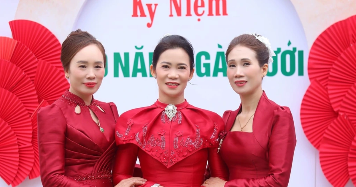 3 cặp bạn thân kết hôn cùng 1 năm, 30 năm sau vẫn quyết định tổ chức lễ kỷ niệm cùng 1 ngày - Ảnh 2. 3 cặp bạn thân kết hôn cùng 1 năm, 30 năm sau vẫn quyết định tổ chức lễ kỷ niệm cùng 1 ngày - Ảnh 2.