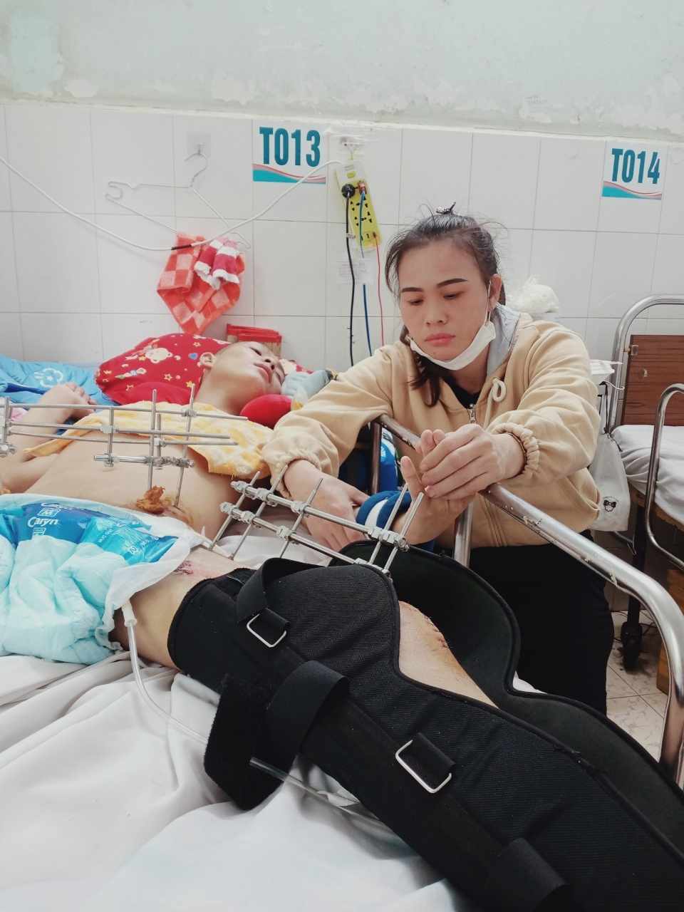 Khẩn cầu của người bà một tay cưu mang 8 đứa cháu ngoại, 1 cháu gặp nạn nguy kịch- Ảnh 5. Khẩn cầu của người bà một tay cưu mang 8 đứa cháu ngoại, 1 cháu gặp nạn nguy kịch- Ảnh 5.